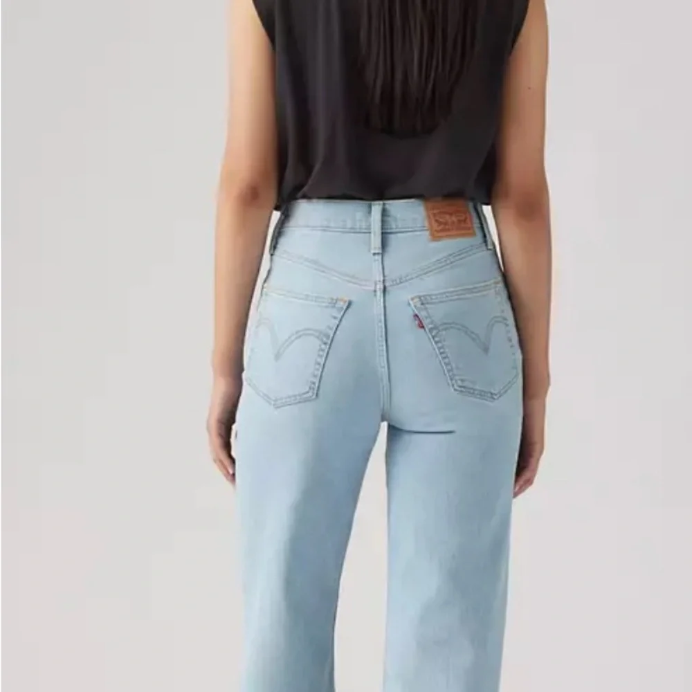Levi's Ribcage Straight Ankle Jeans - Picture 2 of 8